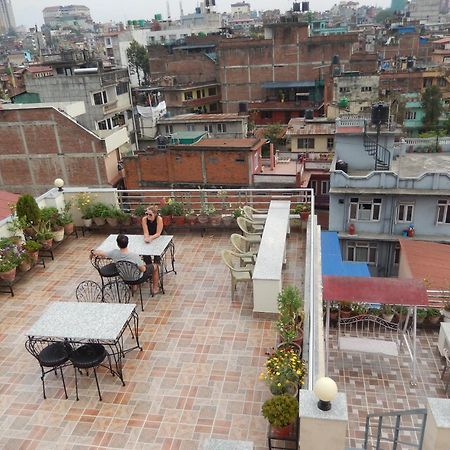 Shine Homestay Famille Francophone - Shine Home And Apartment Катманду Экстерьер фото