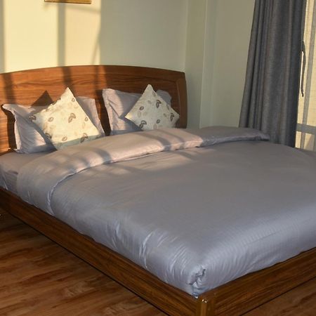 Shine Homestay Famille Francophone - Shine Home And Apartment Катманду Экстерьер фото