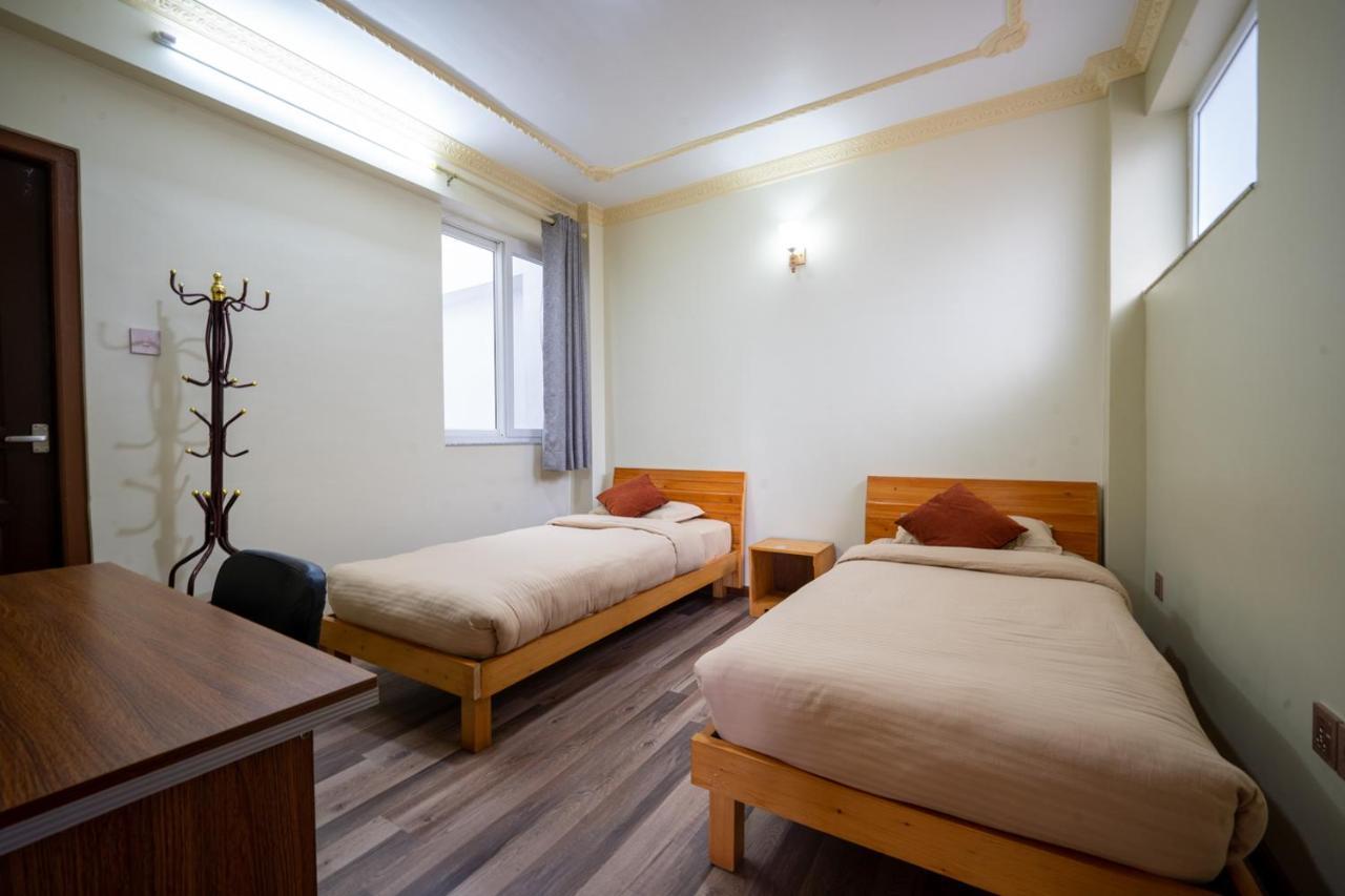 Shine Homestay Famille Francophone - Shine Home And Apartment Катманду Экстерьер фото