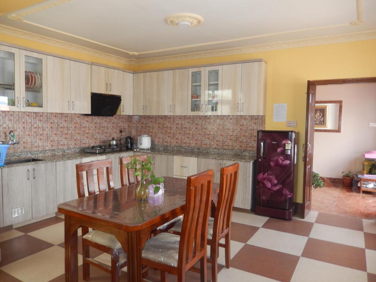 Shine Homestay Famille Francophone - Shine Home And Apartment Катманду Экстерьер фото