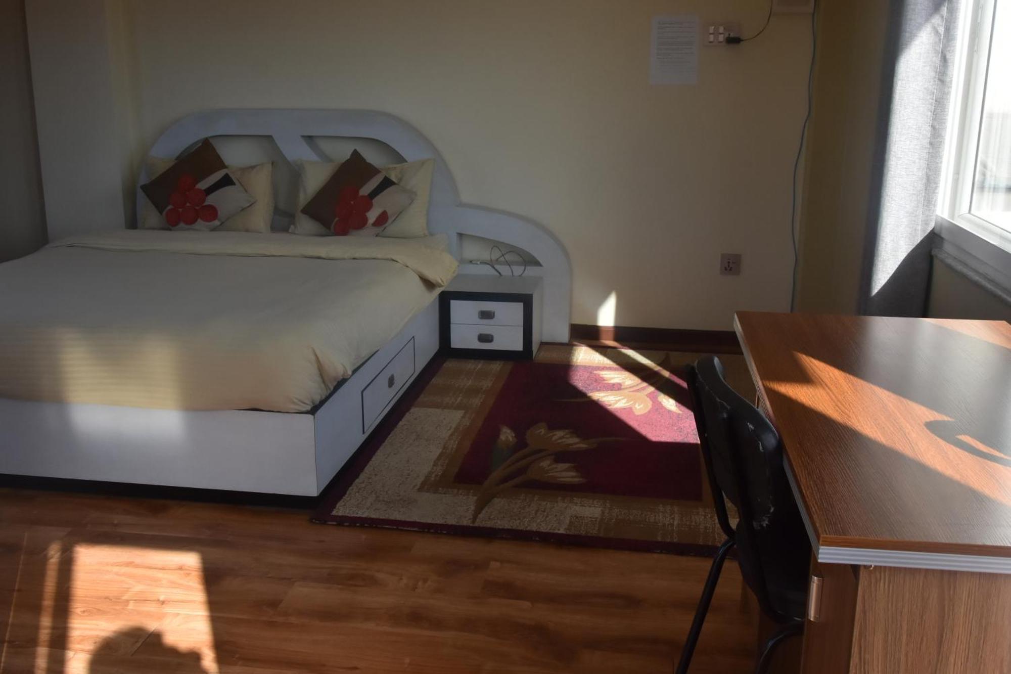 Shine Homestay Famille Francophone - Shine Home And Apartment Катманду Экстерьер фото