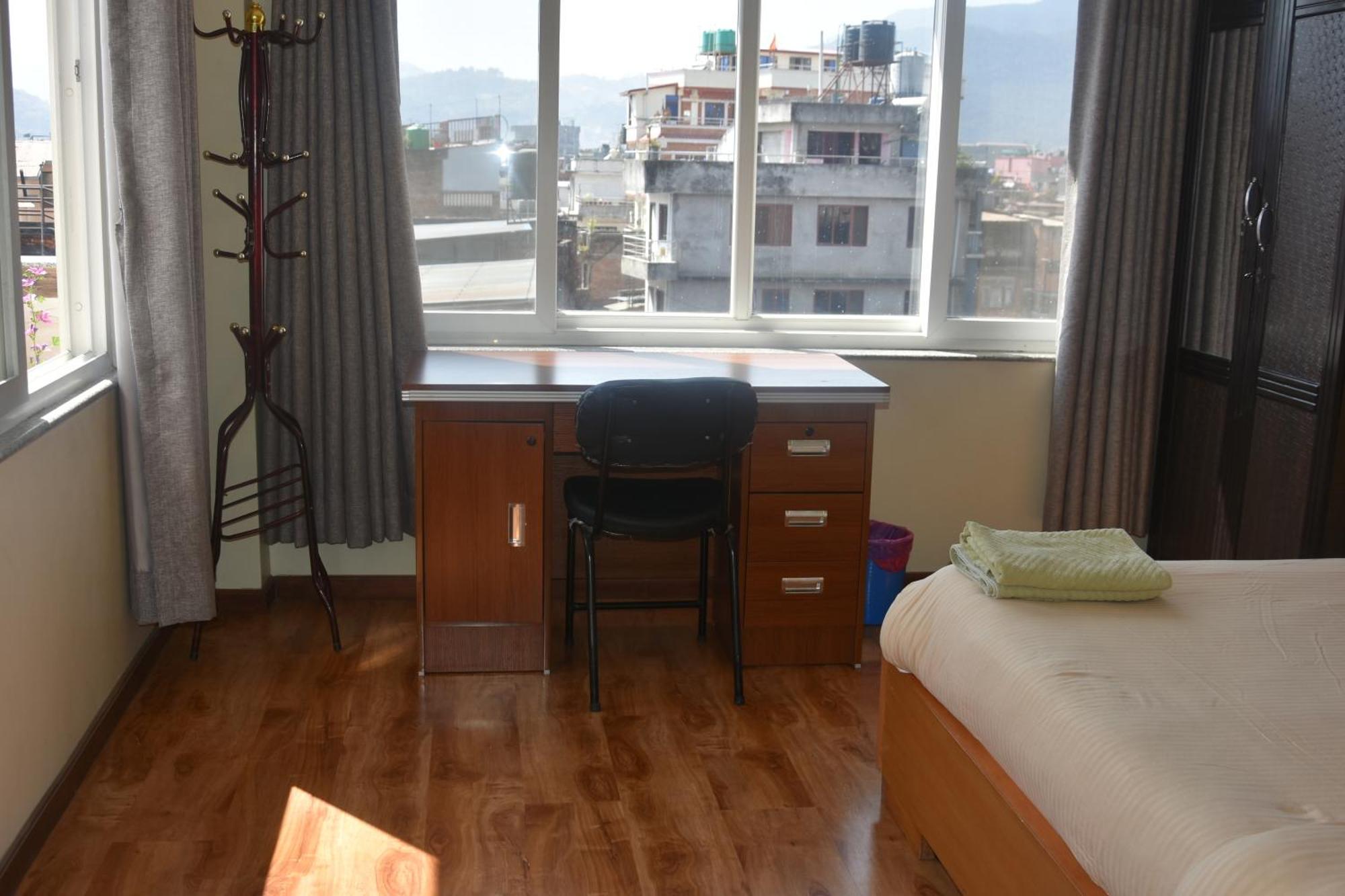 Shine Homestay Famille Francophone - Shine Home And Apartment Катманду Экстерьер фото