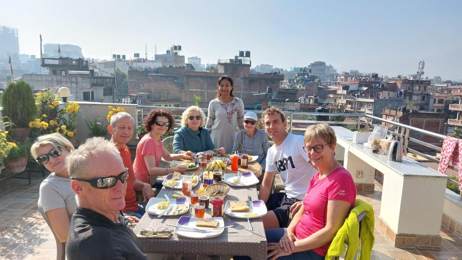 Shine Homestay Famille Francophone - Shine Home And Apartment Катманду Экстерьер фото