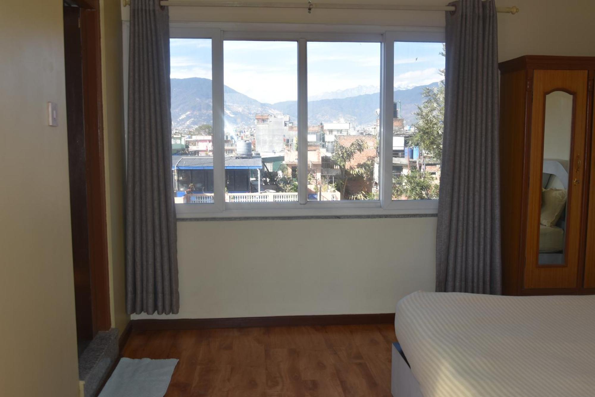 Shine Homestay Famille Francophone - Shine Home And Apartment Катманду Экстерьер фото
