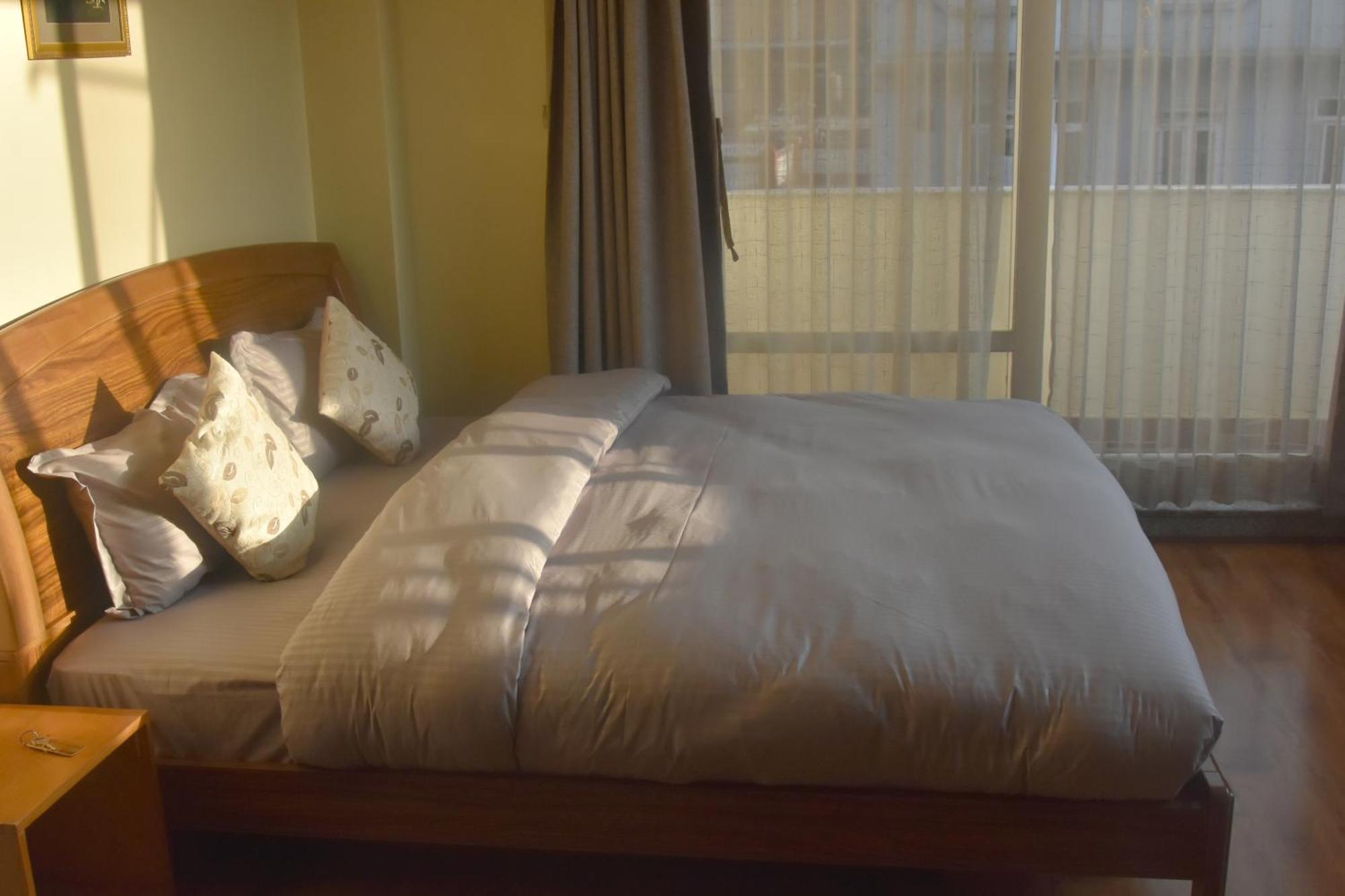 Shine Homestay Famille Francophone - Shine Home And Apartment Катманду Экстерьер фото