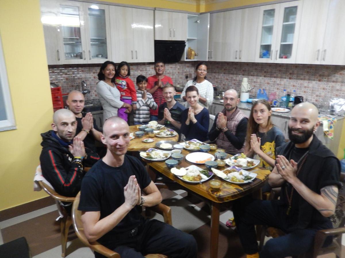 Shine Homestay Famille Francophone - Shine Home And Apartment Катманду Экстерьер фото